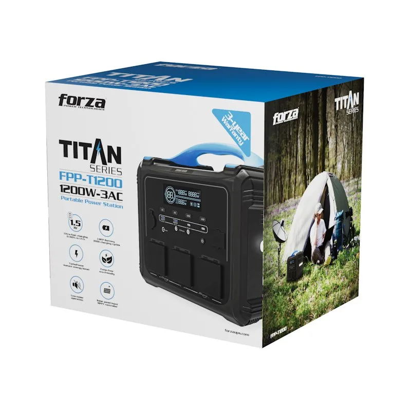 Caja del Forza Titan 1200W junto a una carpa de camping